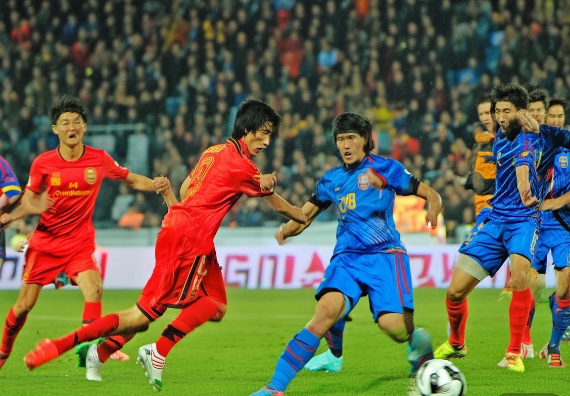 2018中超经典对决：鲁能申花激情碰撞回顾