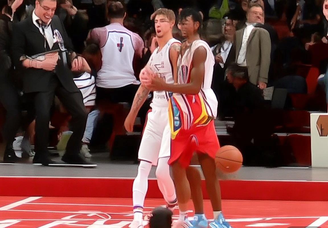 火箭逆袭快船：三分投射助火箭常规赛胜利